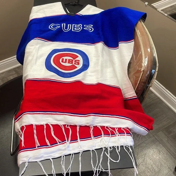 Last one! Purchased few while on vacation in Mexico, oversized authentic poncho - Picture 1 of 6